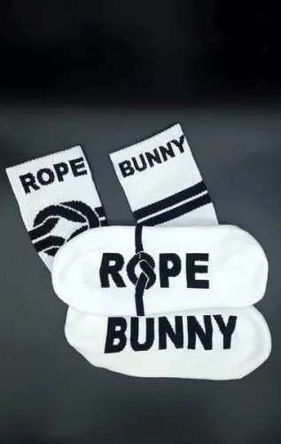 BUNNY ROPE – stílusos fehér zoknik fiatalos lendülettel-39-42